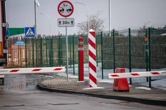 Wiceszef MSWiA Maciej Wąsik zapowiedział, że nie wyklucza sytuacji całkowitego zamknięcia ruchu na granicy polsko-białoruskiej.