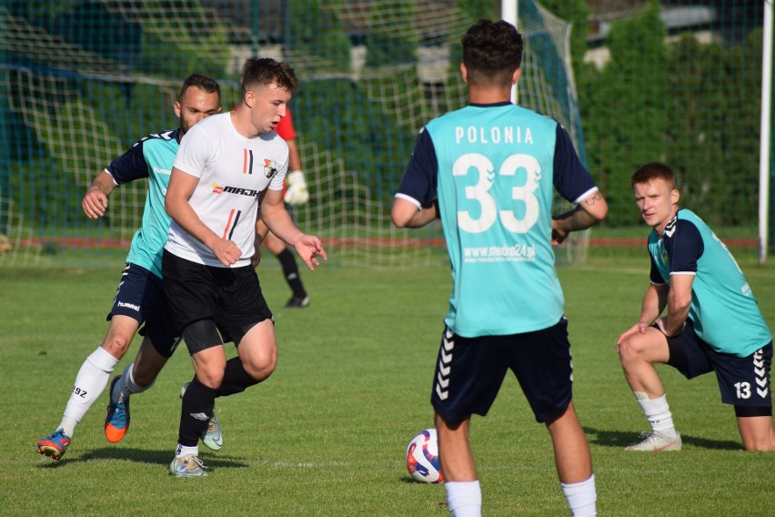 Klasa okręgowa. Piast Stopnica wygrał z Polonią Białogon Kielce 1:0. Zwycięską bramkę zdobył w doliczonym czasie Adrian Jankoski 