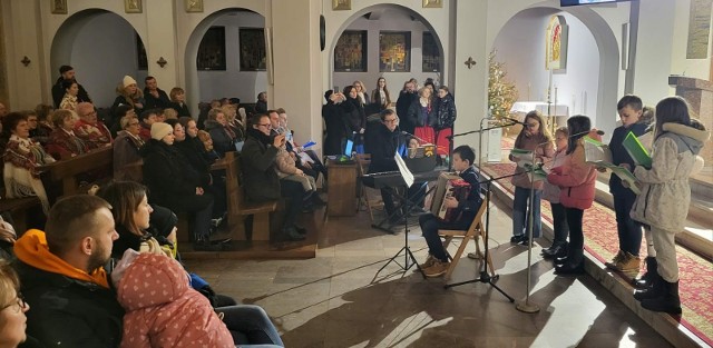 Wierni wysłuchali pięknego koncertu w kościele w Dąbrowie.