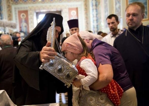 Pielgrzymi przybyli do białostockiej Cerkwi św. Mikołaja mogli pomodlić się przy relikwiarzu, w którym schowana jest dłoń Marii Magdaleny.