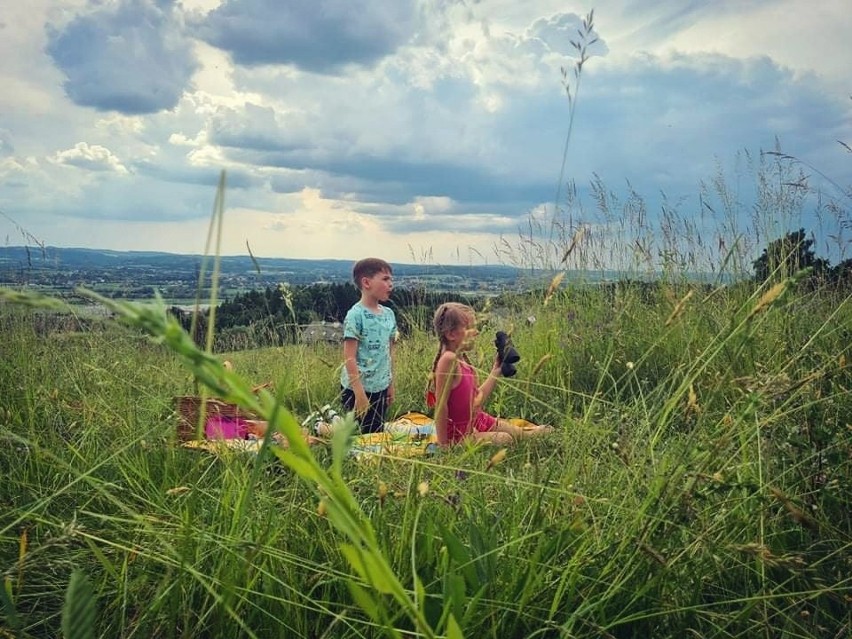 W nagranie teledysku zaangażowano kilkuset mieszkańców gminy...