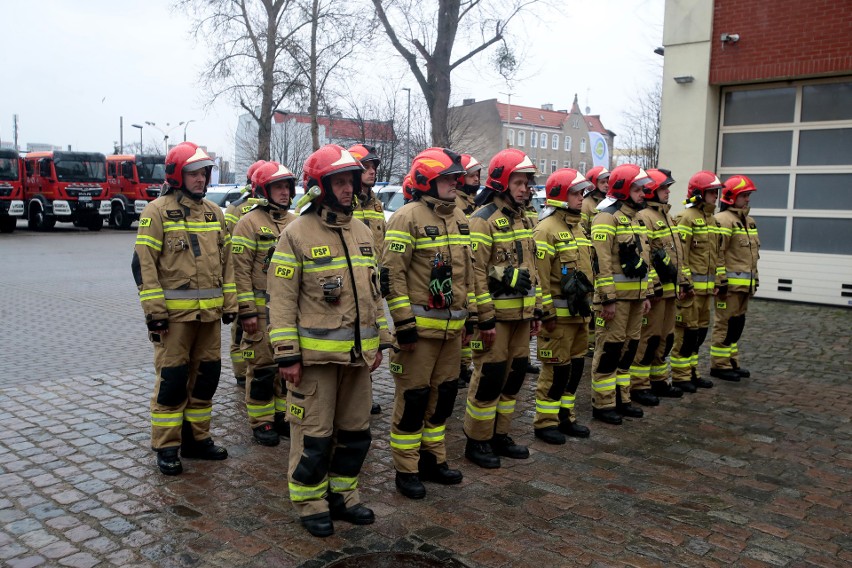 Strażacy ze Szczecina i regionu dostali nowy sprzęt! [ZDJĘCIA]