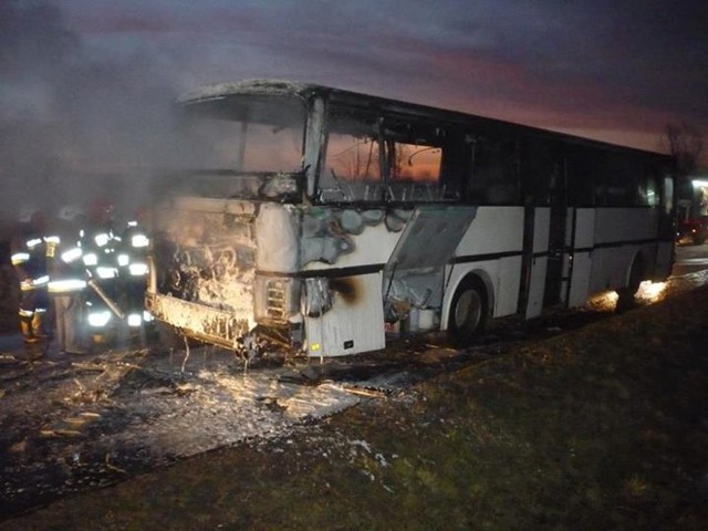 Podczas akcji gaszenia autobusu, który zapalił się w Kałkowie.