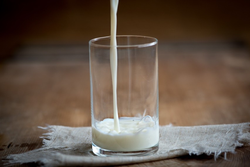 Produkty, które nie zawierają glutenu: mleko świeże, mleko w...