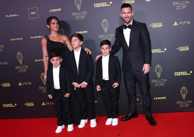 Lionel Messi, jego żona Antonela Roccuzzo oraz trójka dzieci