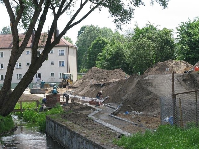 Budowa promenady nad rzeką Bytową.