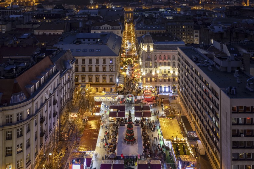 Jarmark bożonarodzeniowy w Budapeszcie ma się odbyć w...