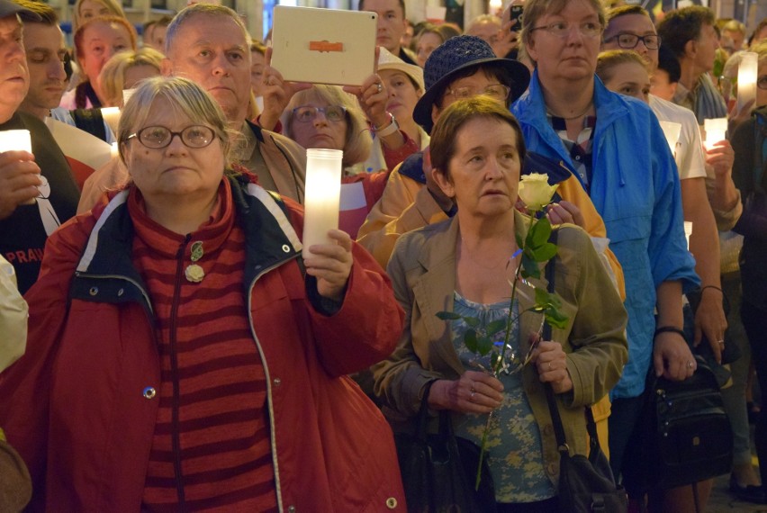 Kolejny "Łańcuch światła" w Lublinie. Protestowało około tysiąca osób [ZDJĘCIA]