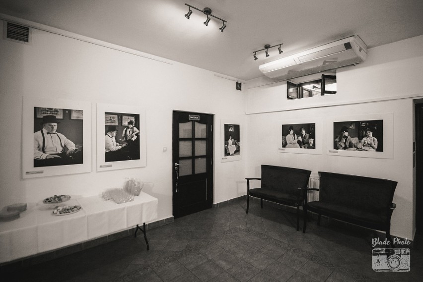 Wernisaż wystawy pod nazwą „21! Wielka Sztuka” w Dworku na Długiej w Warce. Zobacz zdjęcia