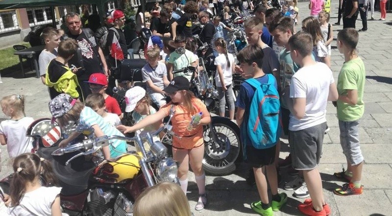 Wyjątkowy "motocyklowy" Dzień Dziecka w Pińczowie. Dzieci zachwycone maszynami