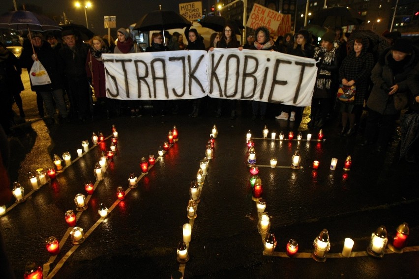 PiS-OFF we Wrocławiu. Kobiety protestowały (RELACJA, ZDJĘCIA)