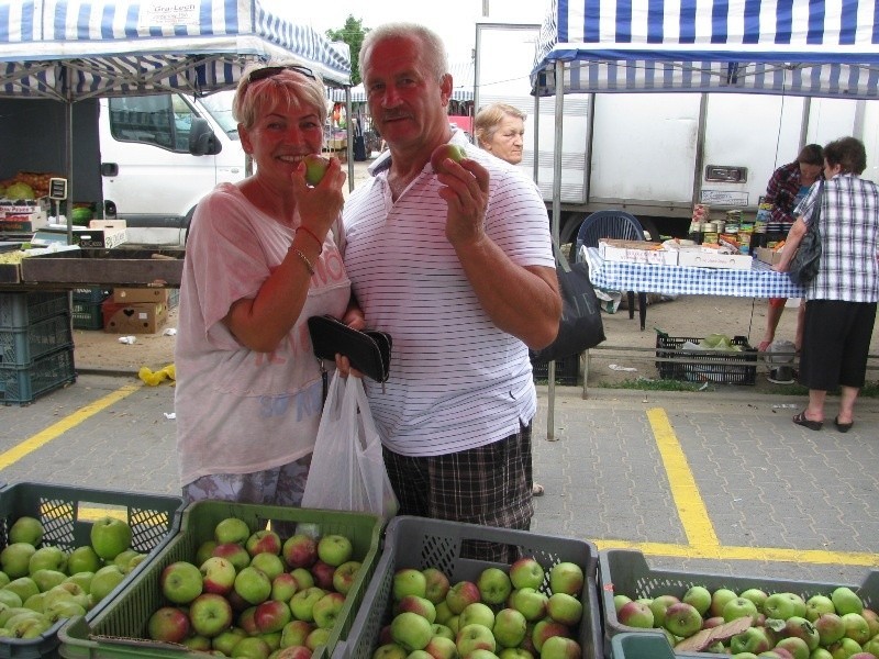 Jabłka jedzą też p. Marlena i p. Kazimierz