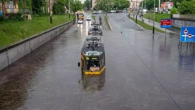 16 maja w 2018 roku przez Łódź przetoczyła się potężna burza. ZOBACZCIE ARCHIWALNE ZDJĘCIA