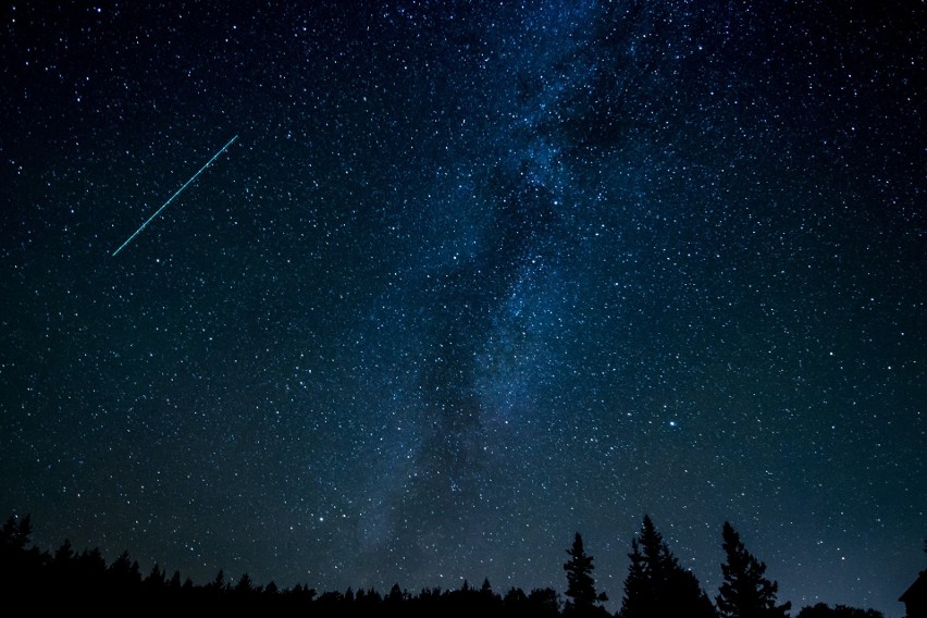 Spektakl na nocnym niebie, czyli październikowy deszcz meteorów. Kiedy oglądać Orionidy 2022?