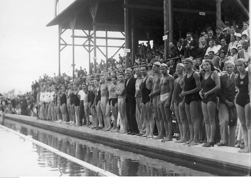 Pół tysiąca gości na otwarciu andrychowskiego basenu. Tak wyglądał 84 lata temu [ZDJĘCIA ARCHIWALNE]