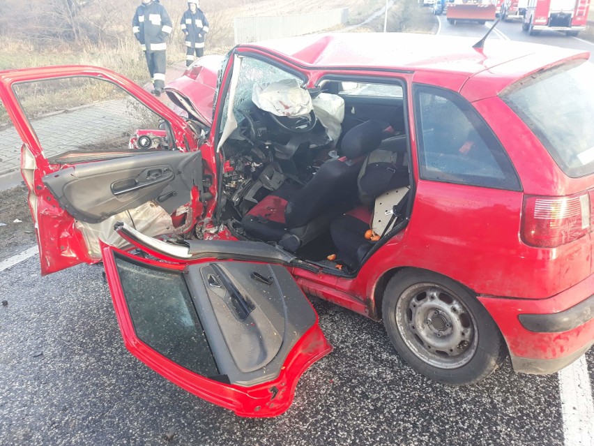 Wypadek w Wałsnowie w powiecie ostrowieckim. Jeden z kierowców nie żyje