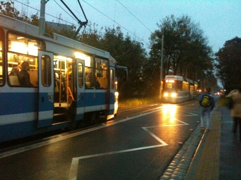 Wrocław: Dwa tramwaje jechały "na czołówkę" (ZOBACZ ZDJĘCIA)
