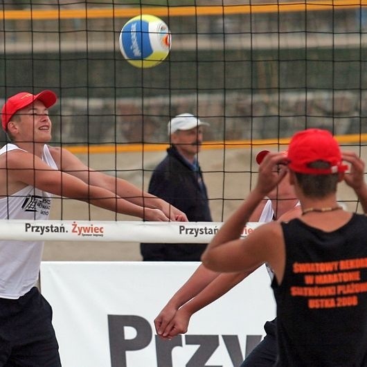 W siatkówkę na plaży w Ustce grali: Tomasz Konior ze Strzelec Opolskich, Adam Jankowski z Kędzierzyna-Koźla, Michał Fuks z Nysy i Krzysztof Garbulski z Ustki.