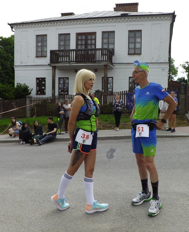 W niedzielę 6 czerwca w Hyżnem odbył się 2. Bieg Sikorskiego na dystansie 10 km. Na starcie stanęło 102 zawodników. Wśród panów triumfował Patryk Marszałek z Przemyśla, reprezentujący 1 Batalion Czołgów w Żurawicy, natomiast wśród pań najlepsza okazała się Kinga Walania-Bronhard z Głogovii Głogów Małopolski. Zobaczcie zdjęcia z imprezy. 