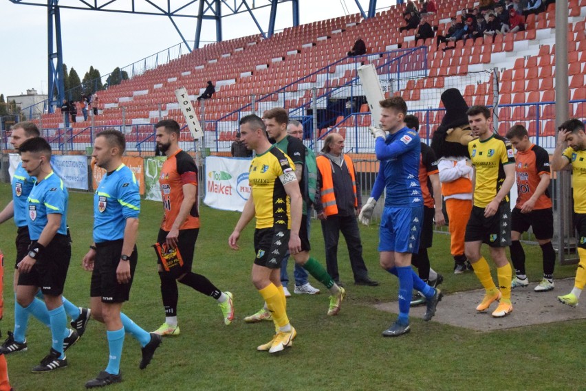 3 liga. KSZO 1929 Ostrowiec Świętokrzyski - Siarka Tarnobrzeg 1:0. Zadecydował piękny gol z rzutu wolnego (ZDJĘCIA)