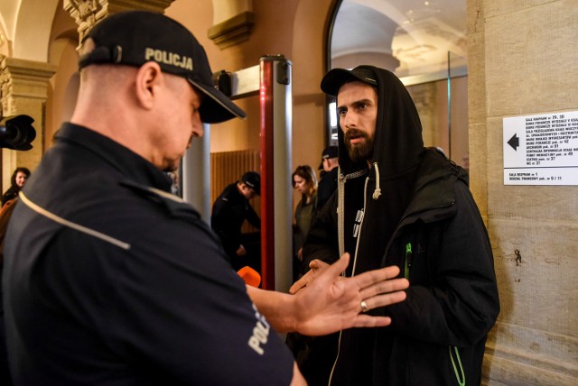 Poznań: Anarchiści przeciwko policji. Rozprawa i protest przed sądem