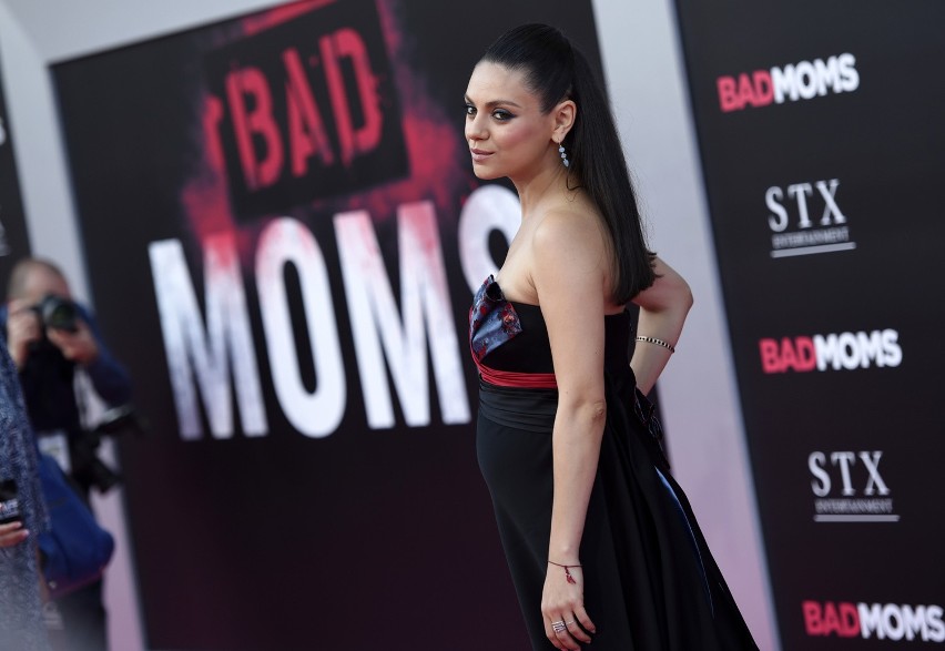 Mila Kunis na premierze filmu "Złe mamuski" w Los Angeles...