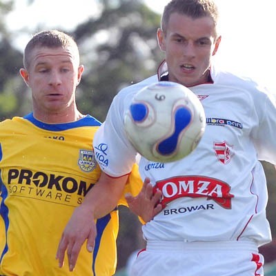 Tomasz Bzdęga (z prawej) z powodzeniem występował w ŁKS-ie, teraz ma pomóc Freskovicie w awansie do pierwszej ligi