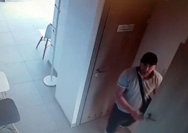 Częstochowa: Policja poszukuje sprawcy kradzieży w jednym z gabinetów stomatologicznych
