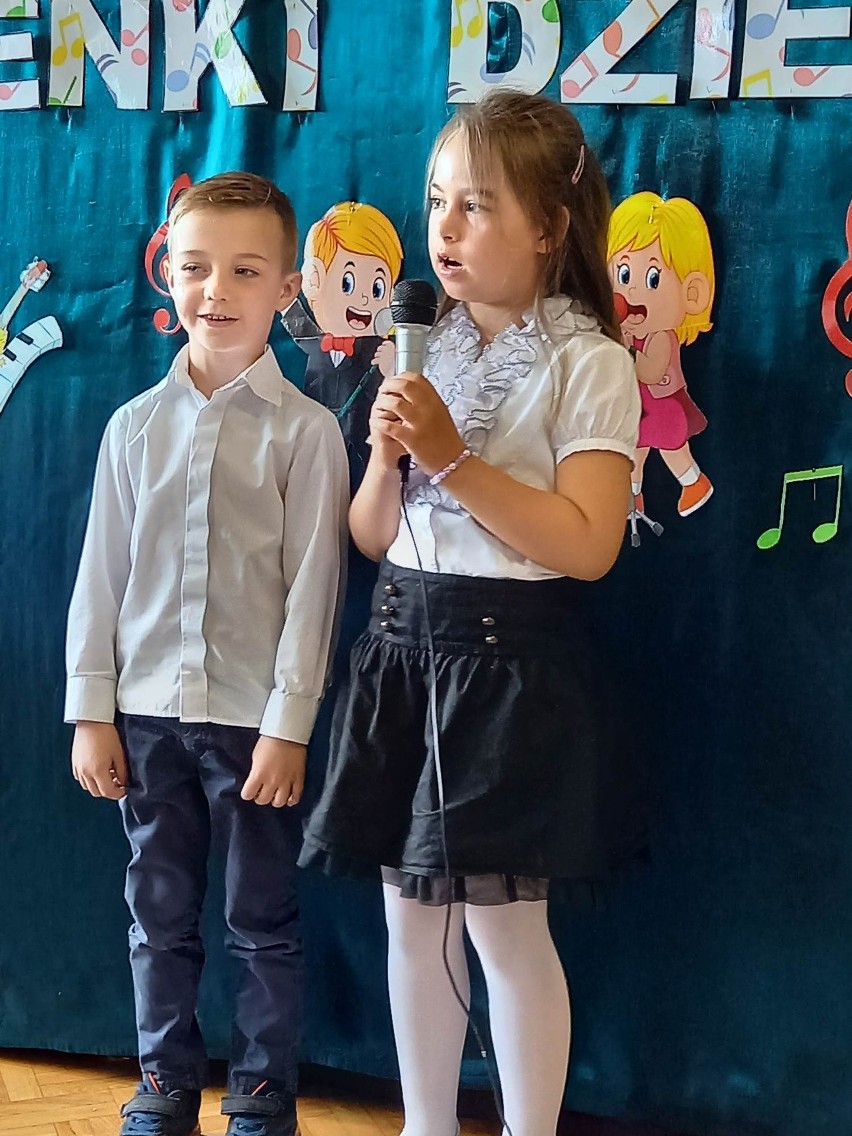 Międzyprzedszkolny Festiwal Piosenki Dziecięcej w Olszewie-Borkach z koncertem Jacka Gwiazdy