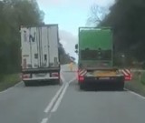 Niebezpieczna jazda na trasie Łomża - Ostrołęka. Samochód ciężarowy wyprzedzał drugi pojazd i łamał przepisy. 21.09.2021 Zdjęcia, wideo