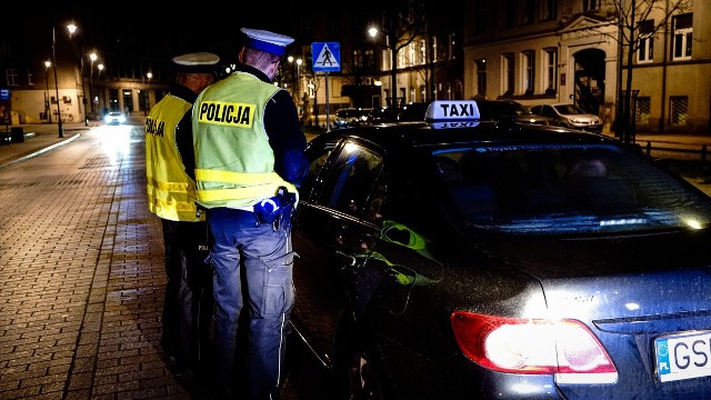 Policja sprawdziła taksówki działające na terenie Trójmiasta. W piątkowy wieczór skontrolowano ponad 200 pojazdów. Łącznie odnotowano 30 wykroczeń.