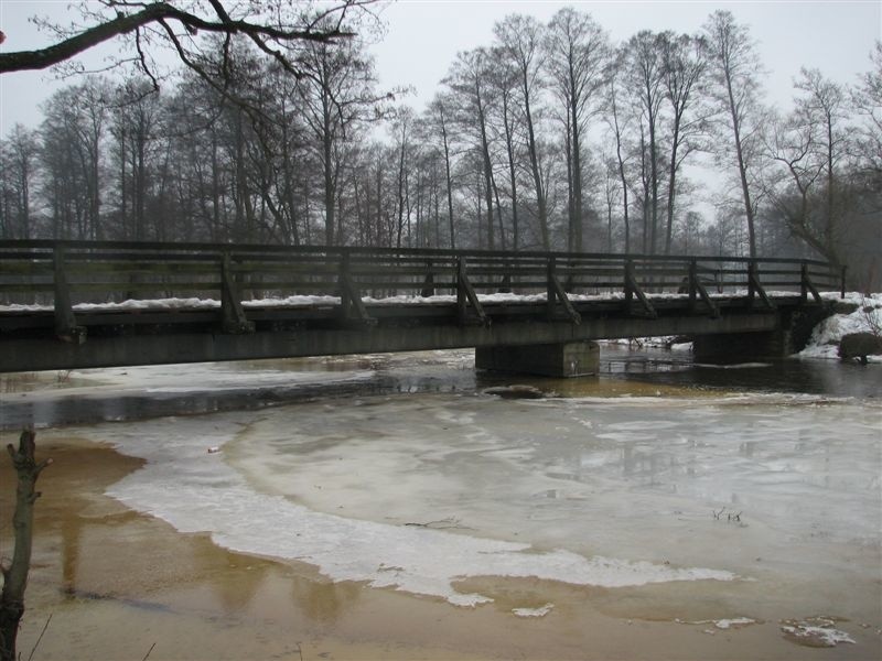 Zagrożony most w Krukach