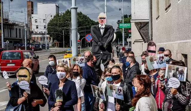 Mieszkańcy Ujeściska protestowali przed gdańską prokuraturą w 2020 roku