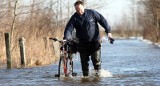 Mieszkańcy rolniczego osiedla Tarnobrzega walczą z podtopieniami (video, zdjęcia)