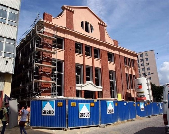 Budynek Trafostacji Sztuki znacznie zmienił swoje oblicze, ale do użytku zostanie oddany dopiero w kwietniu.