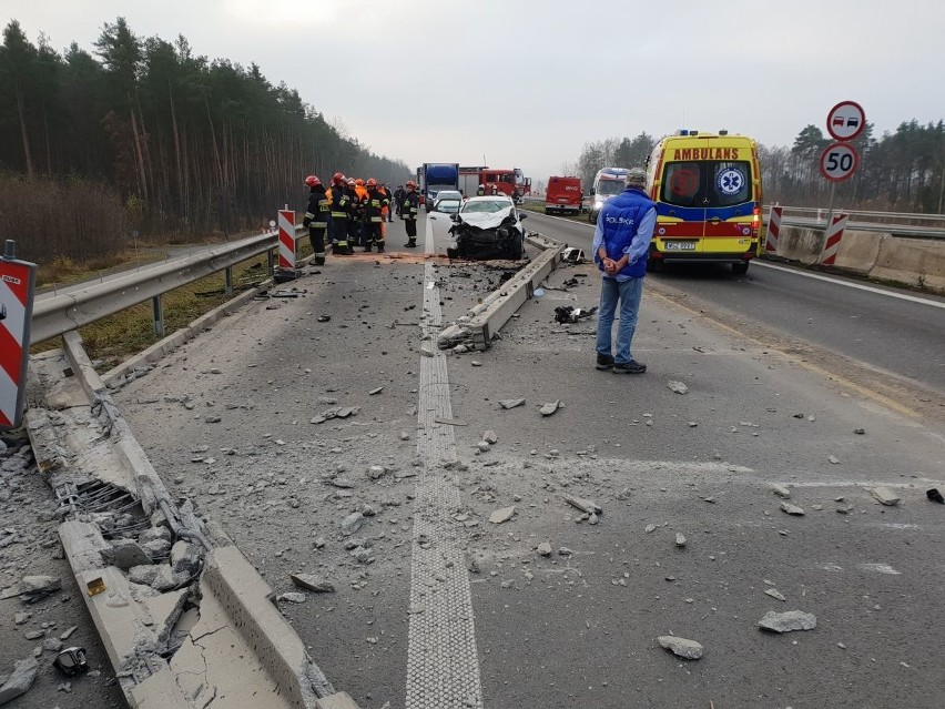 Wypadek na drodze krajowej we wsi Barak na pograniczu powiatów szydłowieckiego i skarżyskiego, ranni dwaj kierowcy (nowe fakty)