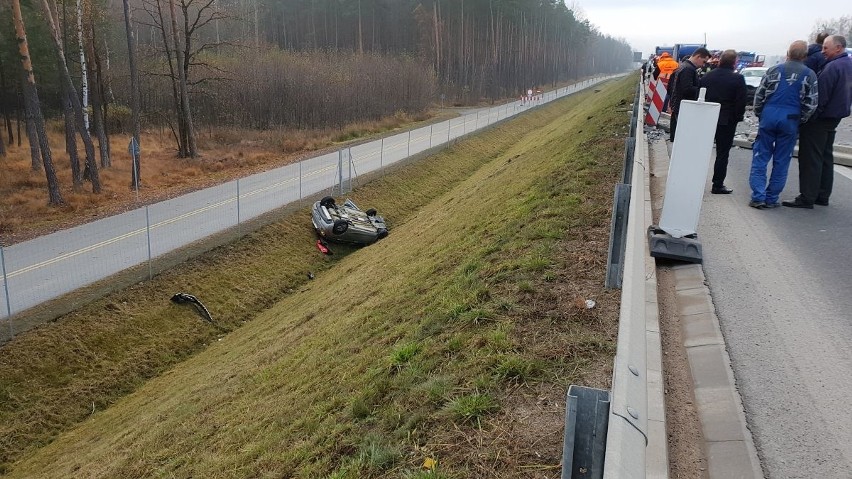 Wypadek na drodze krajowej we wsi Barak na pograniczu powiatów szydłowieckiego i skarżyskiego, ranni dwaj kierowcy (nowe fakty)