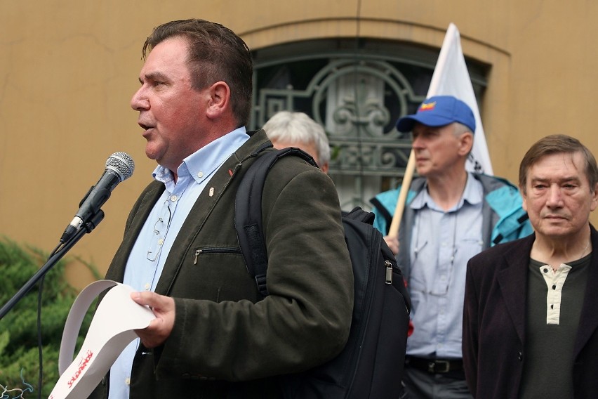 Pracownicy PGE Dystrybucja protestowali w Łodzi w obronie praw pracowniczych [ZDJĘCIA]