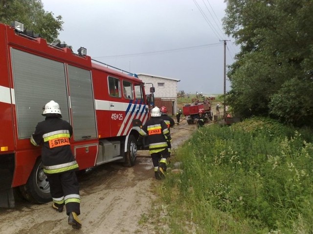 W akcji ratowniczej wzięło udział 10 zastępów straży pożarnej