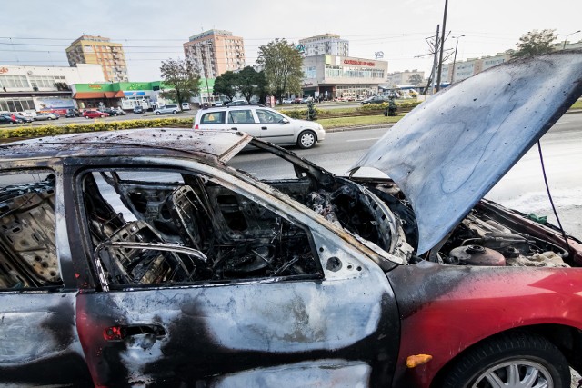 Przed godz. 8.00 strażacy dostali informację o płonącym aucie na parkingu przy ul. Wojska Polskiego 22 w Bydgoszczy. Według wstępnych ustaleń przyczyną pożaru był samozapłon. Na szczęście nie doszło do wybuchu, nikt nie ucierpiał w zdarzeniu.***Sprawdź prognozę pogody - kujawsko-pomorskie
