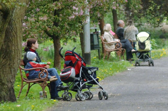 Zjawisko starzenia się społeczeństwa ma postępować coraz szybciej. Na parkowych ławeczkach coraz częściej spotkamy odpoczywających emerytów niż matki z małymi dziećmi &#8203;