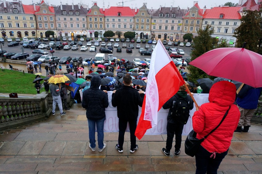 „Lubelski spacer wolnych ludzi” przeszedł ulicami miasta. Zobacz zdjęcia