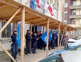 Protest policjantów pod Komendą Miejską w Gdyni to część ogólnopolskiej akcji protestacyjnej. Dlaczego funkcjonariusze protestują?