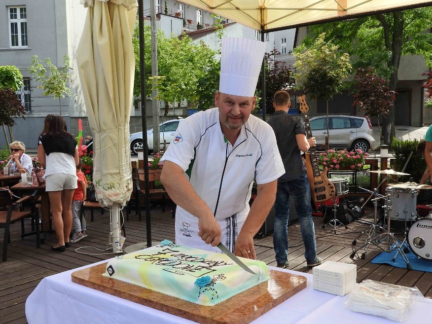 Krzysztof Gawlik mistrz kucharski podał wspaniały tort