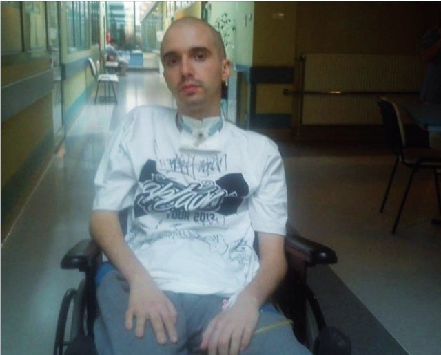 Kuba Chmielowiec jest rehabilitowany w Bydgoszczy. Walczy z paraliżem. Już zaczął poruszać palcem ręki.