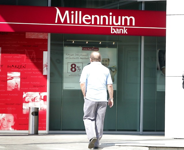 Bank Millennium poinformował komunikacie, że skonsolidowany, nieaudytowany zysk netto Grupy Banku Millennium w 2019 roku wyniósł 561 mln zł i był o 26% niższy, niż w analogicznym okresie roku 2018