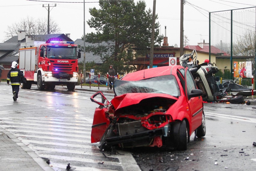 Policjanci wyjaśniają okoliczności wypadku, do którego...