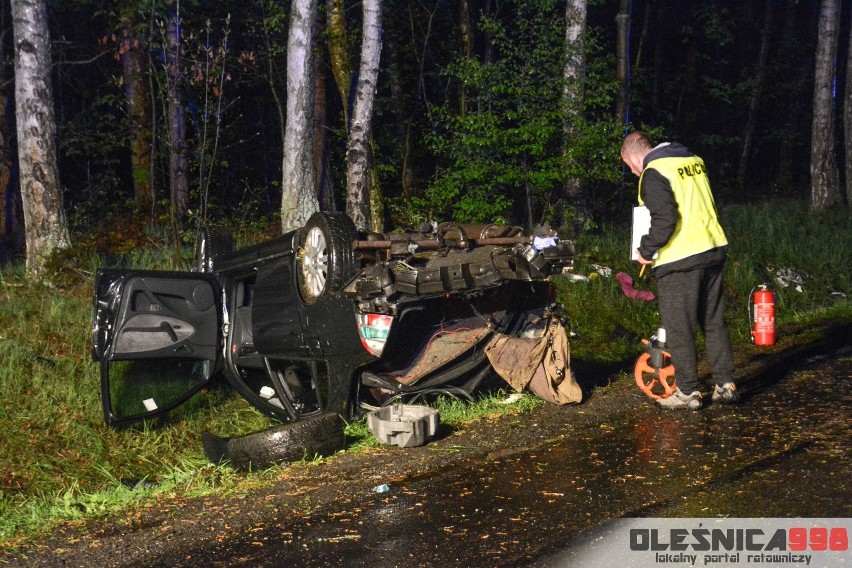 Tragiczny wypadek pod Wrocławiem. Nie żyje pasażer [ZDJĘCIA]