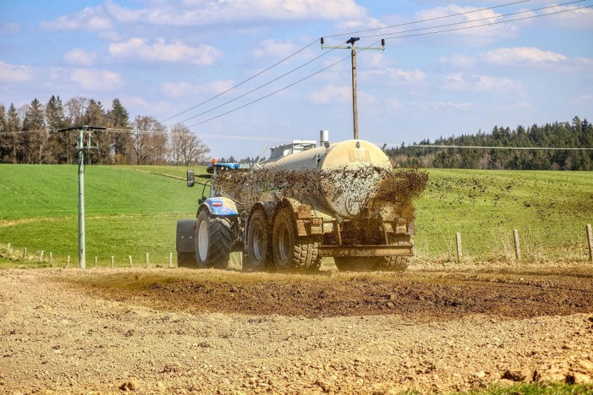 Wywóz gnojowicy 10 000 litrów w obrocie sąsiedzkim w...