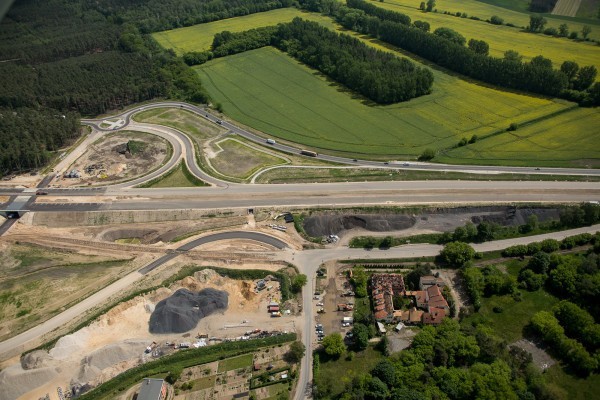 Budowa całej trasy S5 z Poznania do Wrocławia ma być zakończona w tym roku. Generalna Dyrekcja Dróg Krajowych i Autostrad przekonuje również, że jeszcze w tym roku skończy się budowa odcinka S5 z Poznania do Wronczyna. Niespełna miesiąc temu jego budowa została przerwana po tym, jak włoska firma Toto zeszła z placu budowy.Przejdź do kolejnego zdjęcia --->